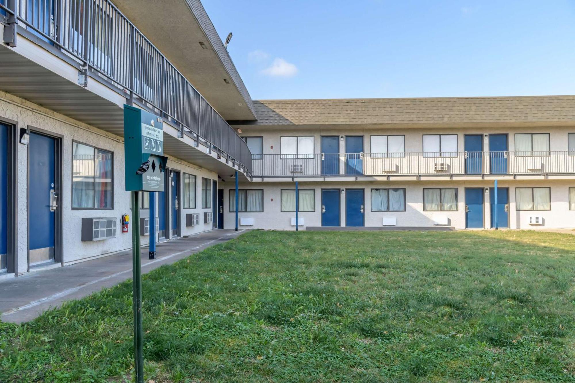 Home 6 Motel トピカ エクステリア 写真